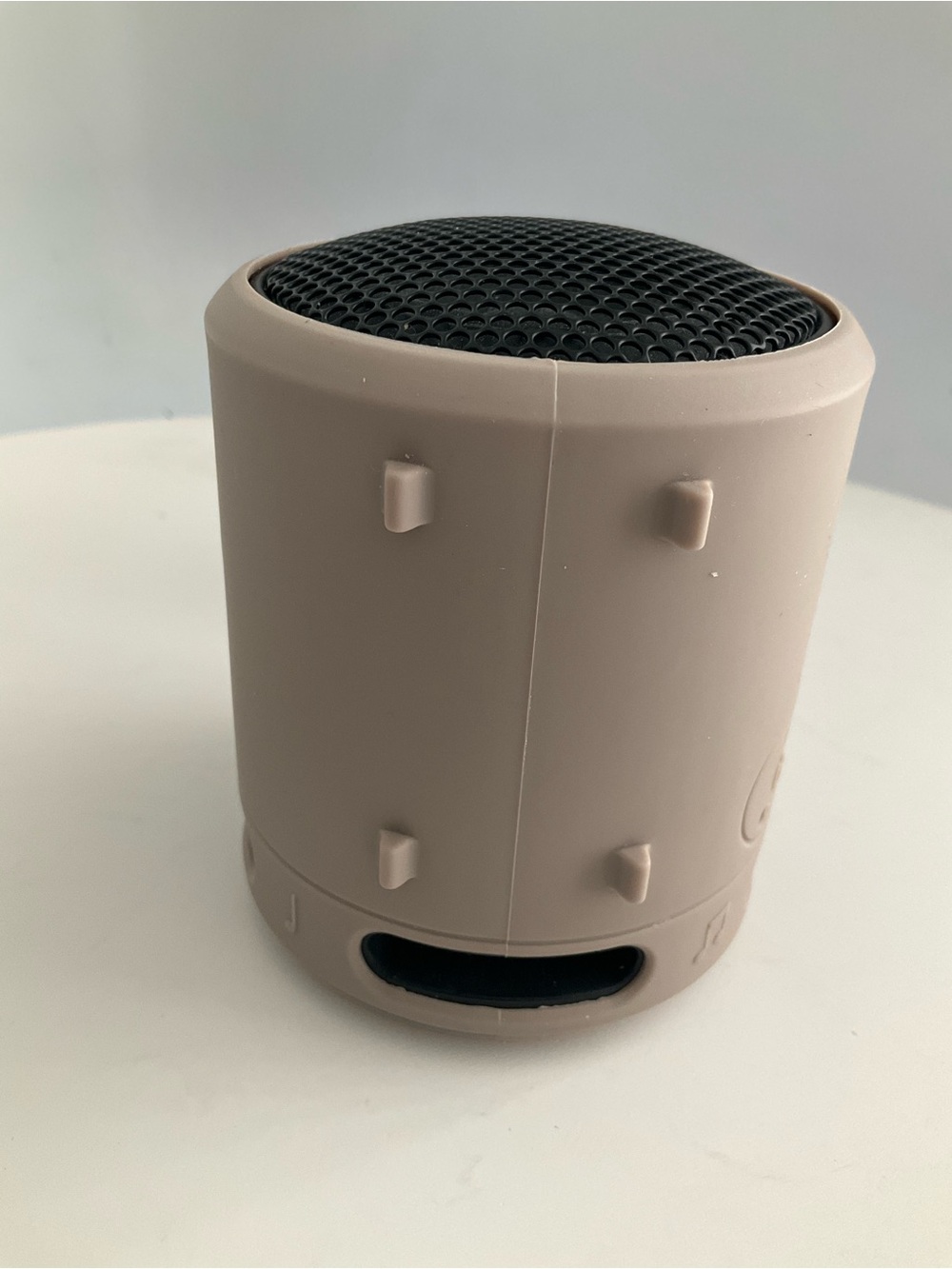 Sony Black Portable Bluetooth Speaker w/ Taupe Silicone Cover Case and cable - Picture 9 of 9